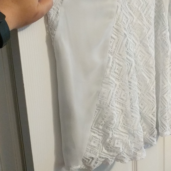 White Flowy Tank - Picture 5 of 7